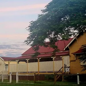 Bed & Breakfast The Old Station Masters House Qld, Maryborough
